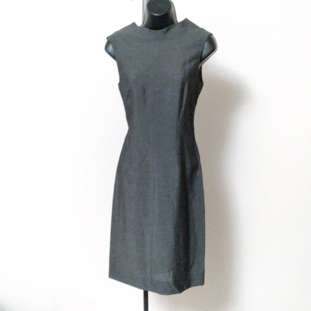 DONNA KARAN Tailored Gray Wool Blend Sheath Dress w/V-Neckline in Back, …